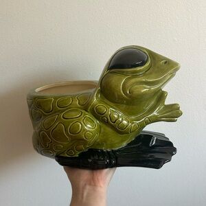 Scioto 1976 ceramic frog planter